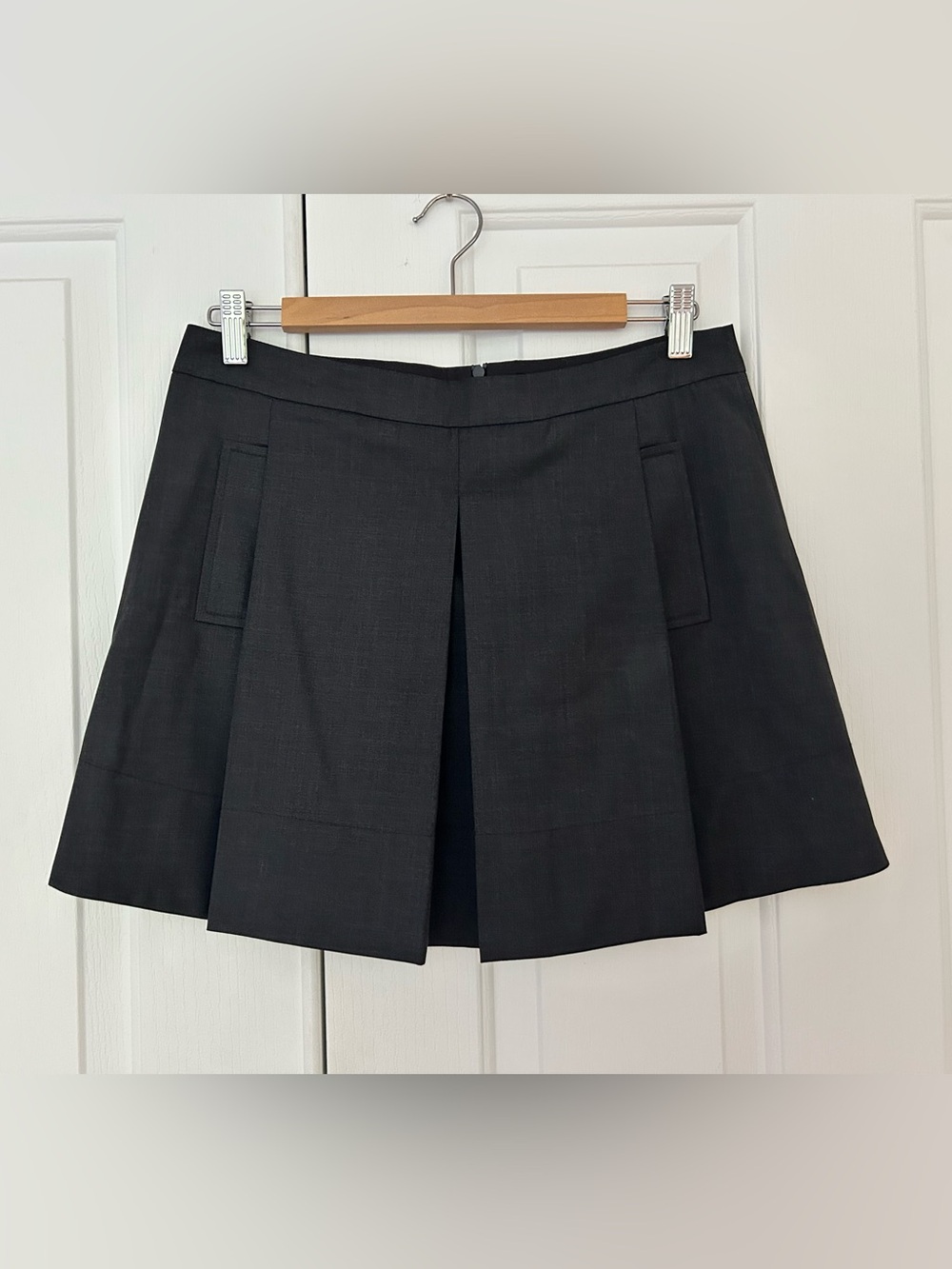 Elle Women's Black Box-Pleat Mini Skirt